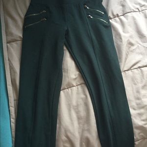 Green legging with nice zippers